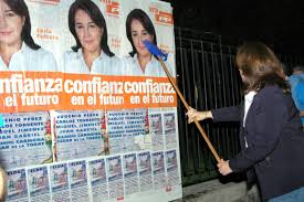 Adela Pedrosa en campaña electoral. /Foto: lavirtu.es.