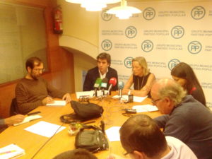 Rueda de prensa en el Ayuntamiento de A Coruña. /Foto: ramblalibre.com.