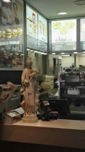 Ofensa a la Virgen y al Niño Jesús en el McDonalds de Talavera.