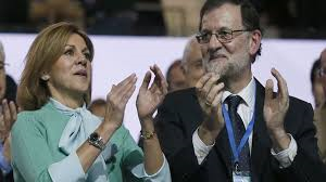 María Dolores de Cospedal y Mariano Rajoy en el 18 Congreso. /Foto: Telecinco.es.