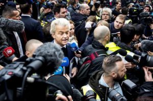 Geert Wilders, ante los medios de comunicación.