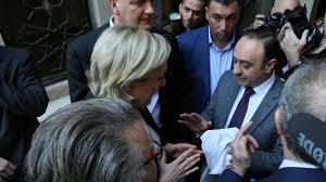 Marine Le Pen, rechaza la imposición del velo en Beirut. /Foto: lavozdegalicia.es.