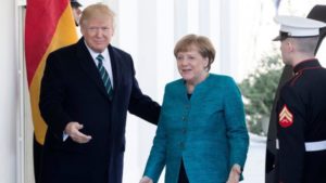 Donald Trump con Ángela Merkel. /Foto: BBC.com.