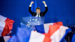 Macron baja en intención de voto al 59%