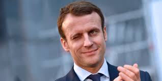 Macron, una sonrisa sin partido