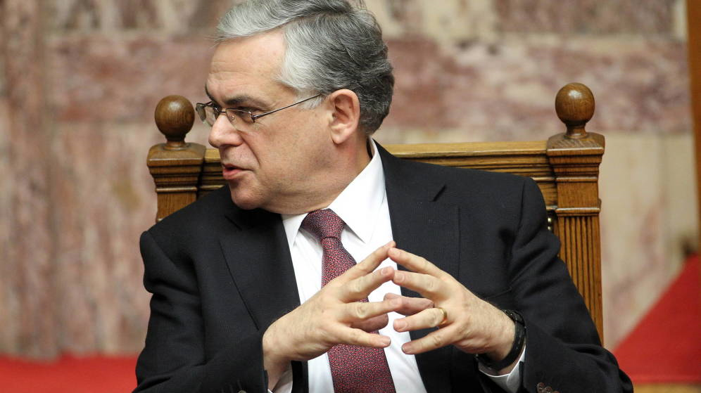 Lucas Papademos, exprimer ministro griego, herido por una bomba
