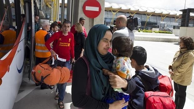 España no tiene para pagar las pensiones, pero hoy recibe a 29 refugiados musulmanes