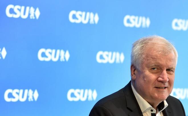 Seehofer dimite