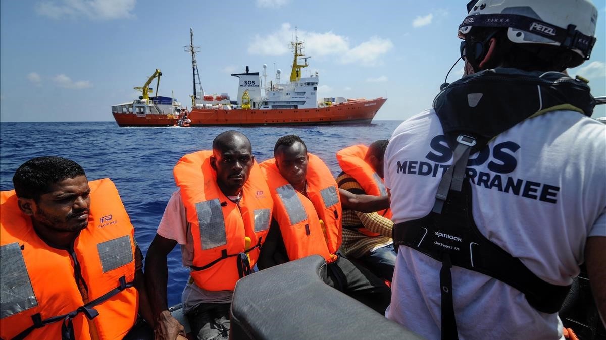 Lampedusa recibe ¡en un día! 700 inmigrantes ilegales, más del 10% de su población