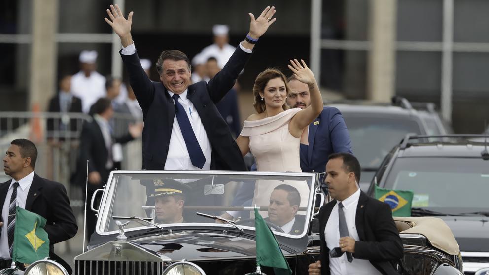 Bolsonaro vence a las encuestas y pasa a la segunda vuelta