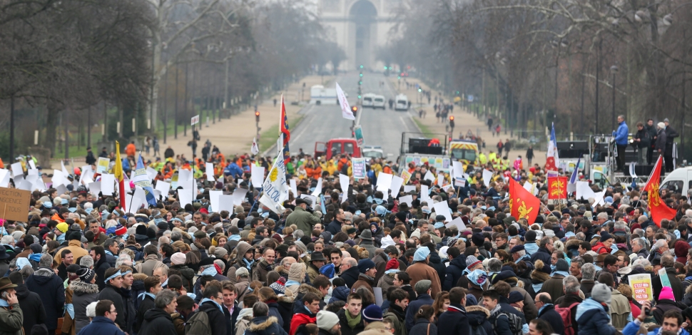 Francia se moviliza por la vida y contra los planes eugenésicos de Macron