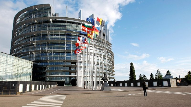 Ocho europarlamentarios solicitan cancelar las autorizaciones de las timo vacunas del covid 19 «porque están causando graves daños de salud y un exceso de muertes.»
