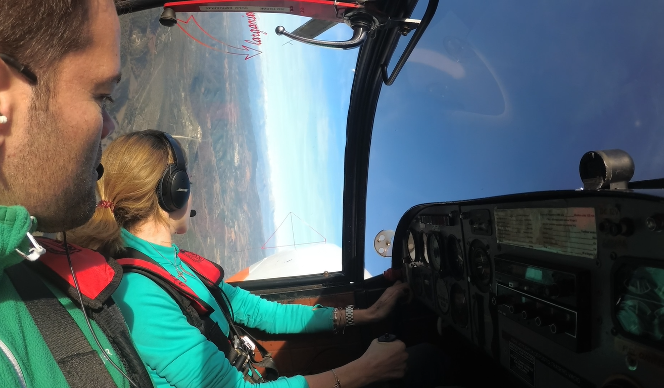 Acrobacia aérea: «El lago de los cisnes» a 3000 pies, con Laura Crespo Menéndez.