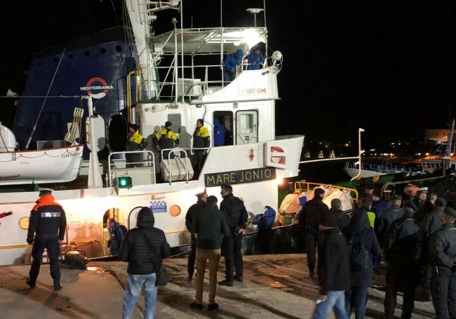 Matteo Salvini inflexible: No deja desembarcar a 48 inmigrantes de un barco de una ONG italiana