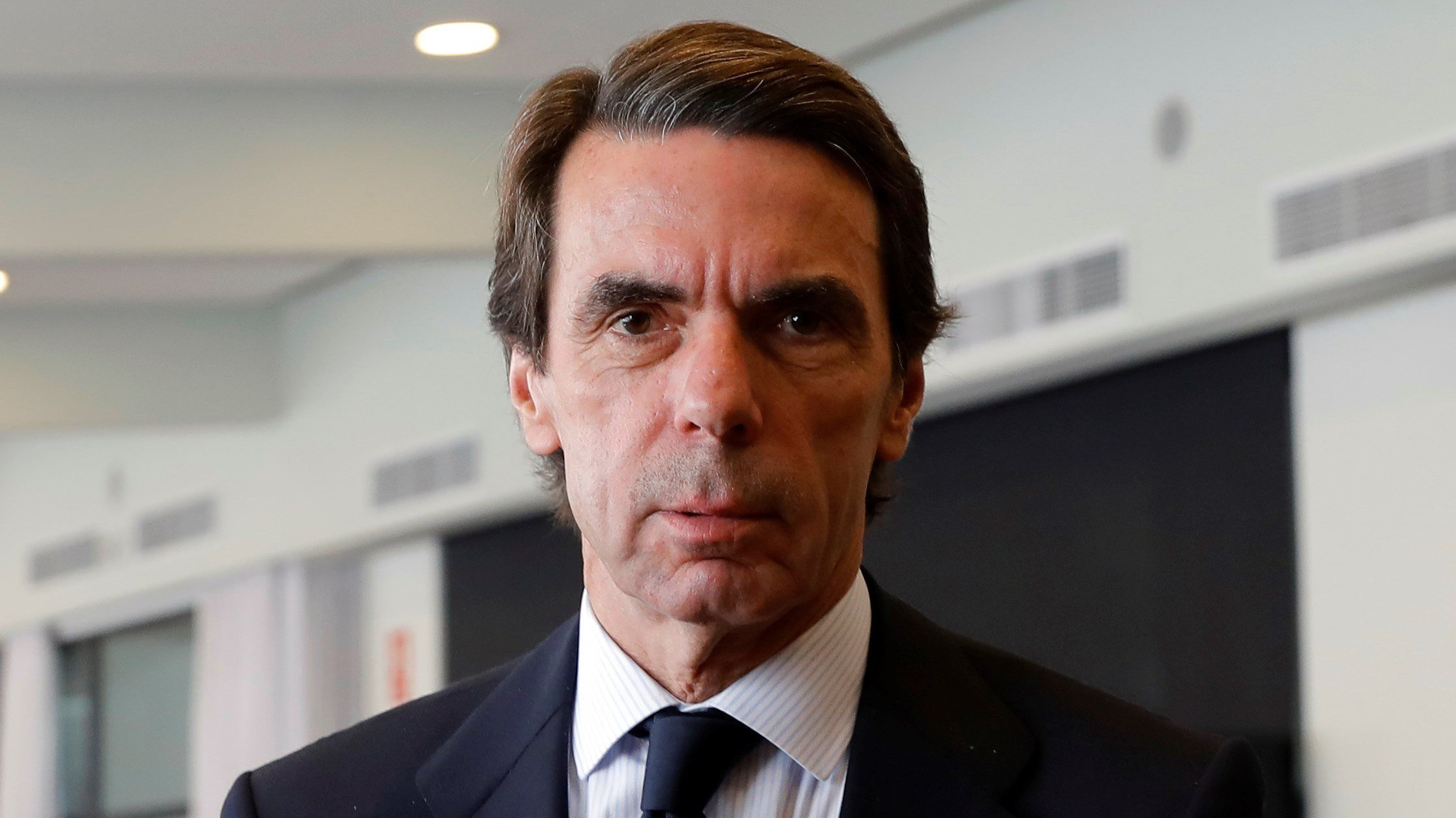 Aznar sale al quite de Casado y pide concentrar el voto en el PP