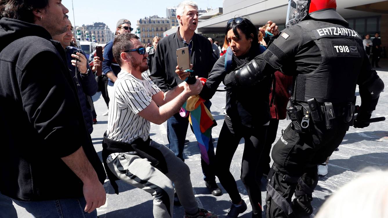 Insultos y agresiones a los asistentes al mitin de Abascal en San Sebastián