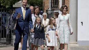 La monarquía inútil: El ciudadano Felipe de Borbón y la abortadora podrán participar en «Supervivientes»