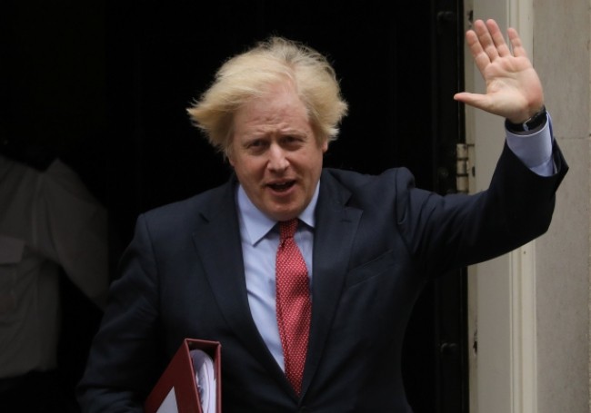 El payaso globalista Boris Johnson hace aguas por los cuatro costados