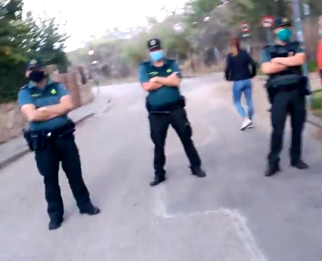 Galapagar: Pablo Iglesias decide quién puede pasar y estar en su calle, disfrazado de operativos policiales, ante la pasividad del Ayuntamiento