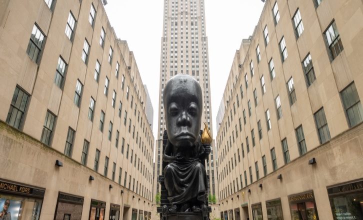El NOM erige un adefesio de 7 metros en homenaje a la cultura africana de Nueva York