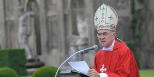 Arzobispo Carlo Maria Viganò; «Cuanto más feroz se vuelve la batalla, muchas almas heroicas despiertan dispuestas a luchar por el Señor»