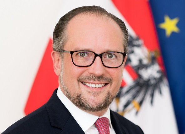 Los políticos austriacos se la envainan: ¡Derogada la ley de ‘vacunación’ obligatoria’