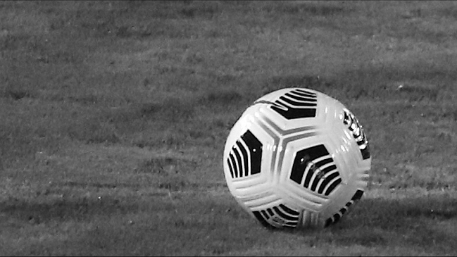 REPENTINITIS: ¡Muere un jugador de fútbol brasileño en pleno partido!