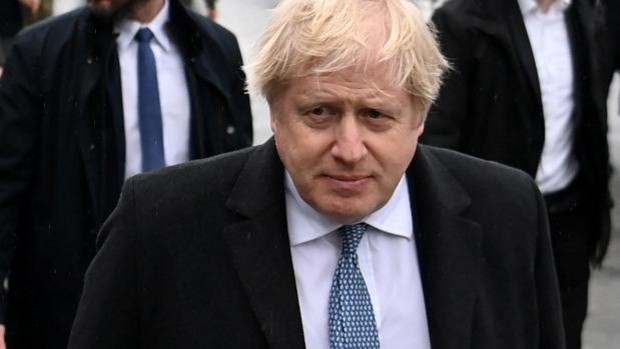 El liderazgo de Boris Johnson en entredicho y contra las cuerdas: dimiten los ministros de Finanzas y Salud
