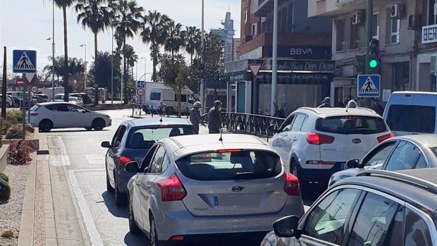 REPENTINITIS: La Policía Local de Algeciras detiene un coche que circulaba con su conductora desvanecida