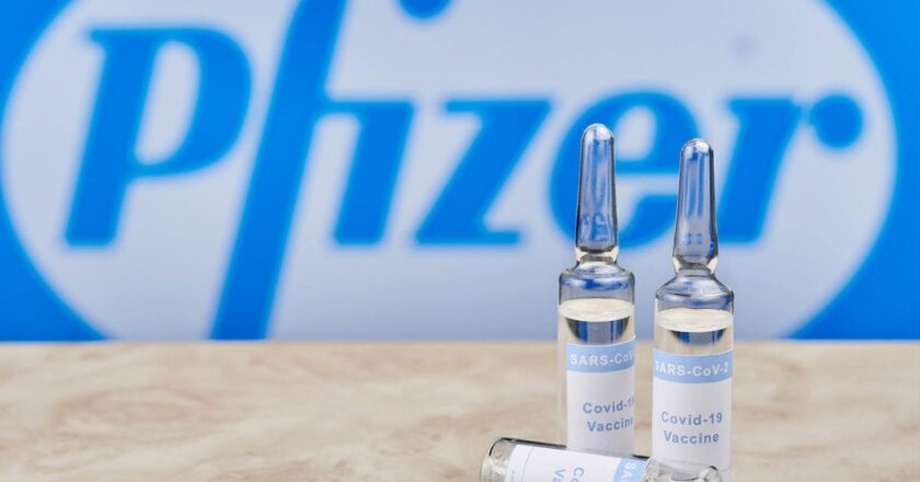 Jóvenes timo vacunados con Pfizer tuvieron pruebas cardiacas anormales
