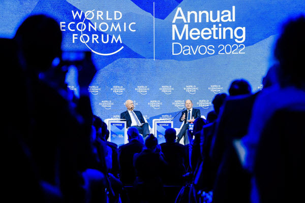 Diez libros contra el globalismo que el Foro de Davos no quiere que leas