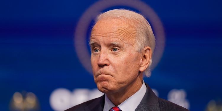 Miles de concesionarios se oponen al plan de Joe Biden sobre vehículos eléctricos