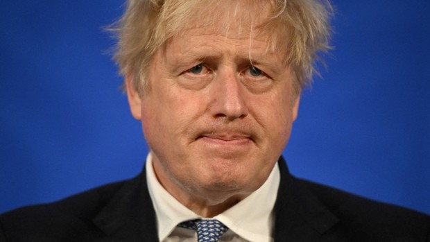 Boris Johnson divide al partido tory