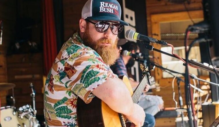 REPENTINITIS: Muere el cantante de country Jake Flint, a los 37 años, en su noche de bodas, mientras dormía