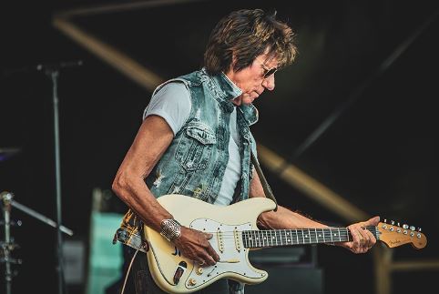 REPENTINITIS: Muere el guitarrista Jeff Beck, fans de las timo vacunas