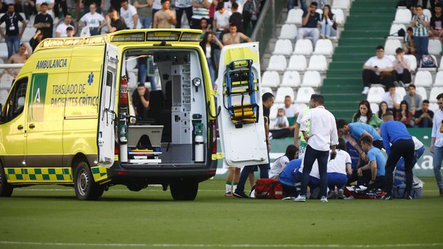 REPENTINITIS: La nueva normalidad: Otro futbolista que sucumbe, evacuado Gudelj en ambulancia en el Córdoba-Racing de Ferrol
