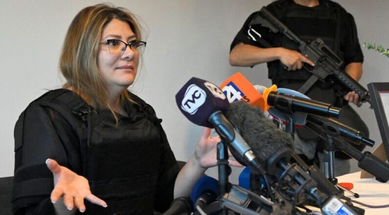 La esposa de Villavicencio culpa del asesinato de su marido al Estado ecuatoriano y a Correa