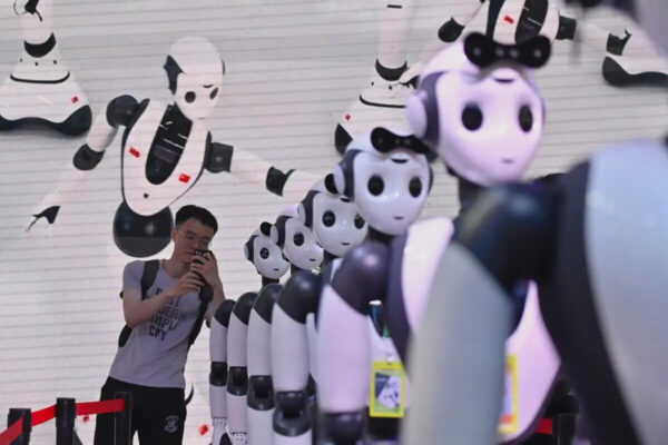 El PCCh emite una directiva para crear robots humanoides a gran escala en 2 años
