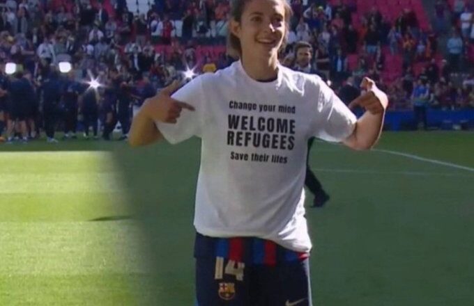 Aitana Bonmatí no pudo enseñar la camiseta de Welcome Refugees