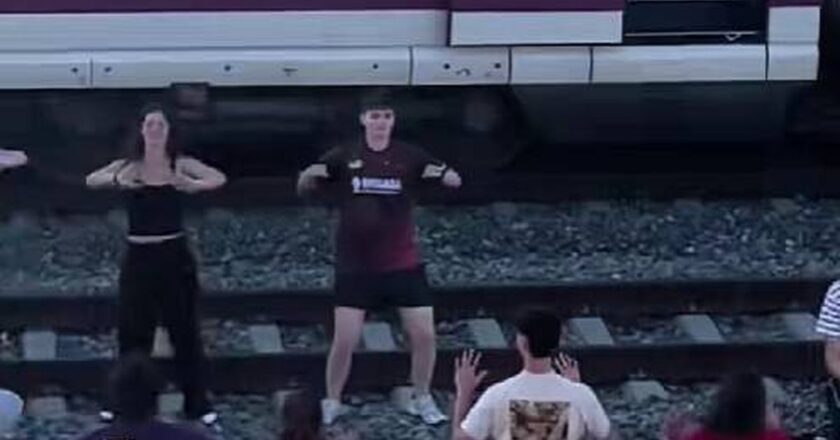 Los que bailaron durante el apagón son subnormales